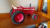 IH Farmall 856