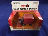 ERTL Case IH 1844 Cotton Picker In box