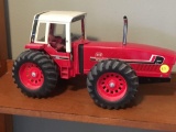 IH 3588 Tractor 2+2 Rubber Tires