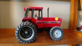 IH 5488 Toy Tractor Back Duals Front Wheel Assit