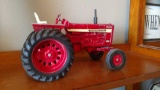 IH 1026 Hydro Tractor Wide Front