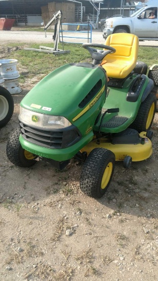 John Deere LA 130 automatic riding mower