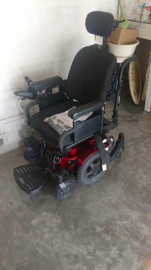 Quicke pulse 6 wheel chair charger and works good like new hardly used