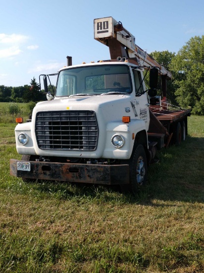 Ford 9000 boom truck (needs work)