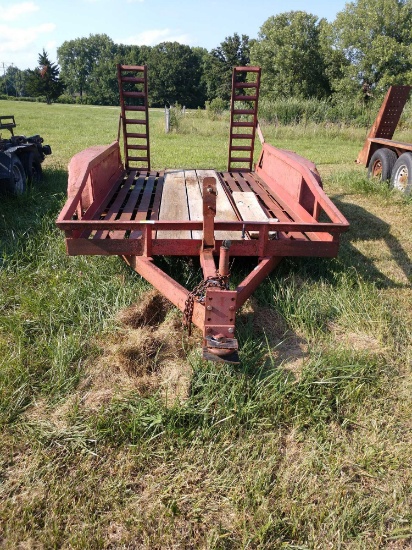 Heavy duty trencher trailer with ramps