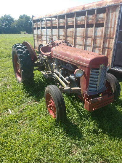 Massey TO 35 tractor runs