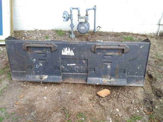 Skid steer tooth bucket