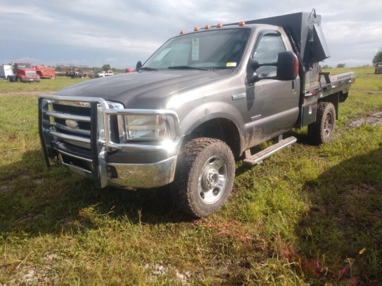 2005 F350 xlt super duty power stroke with bessler hay bed and feed box
