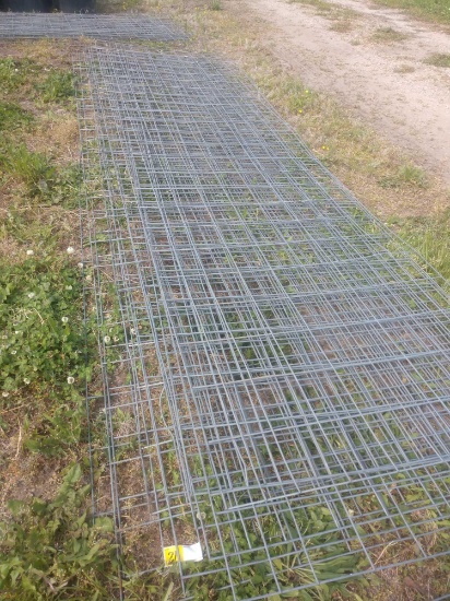 Wire cattle panels