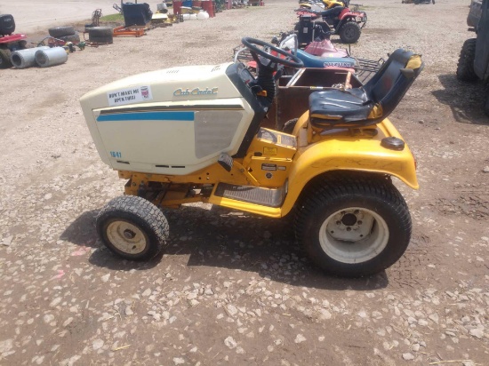 Cubcadet 1641 lawn tractor