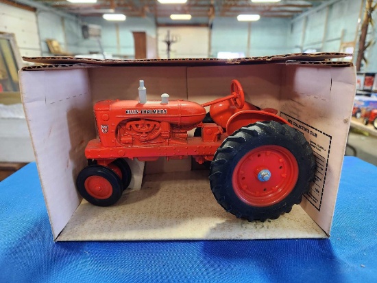 Allis Chalmers WD 45 antique tractor with narrow front