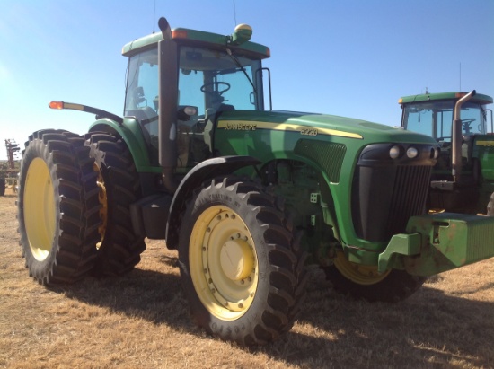 2005 John Deere 8220