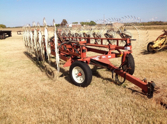 H and S - 16 Wheel Hay Rake - Hyd