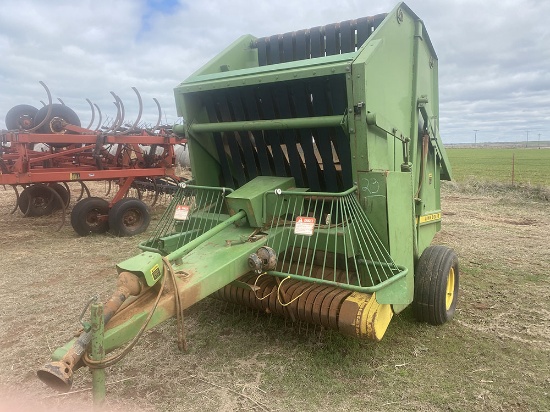 Deere 510 Round Baler- Barn Kept