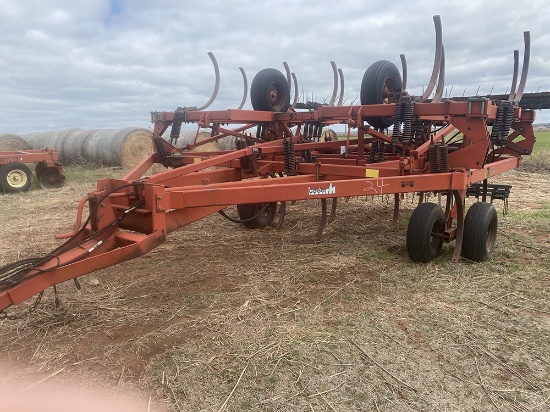 Case Flat Fold 27 Shank chisel plow
