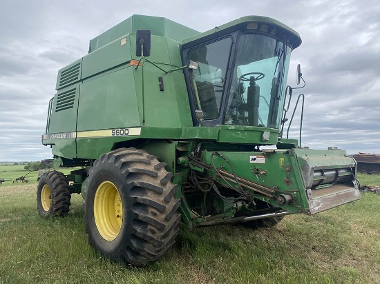 John Deere 9600 Combine and 930 Grain Head and Header Trailer