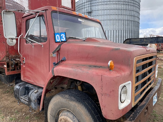 Lot 3, IHC S1900 Diesel Truck with Module Hauler, Chain System NOT WORKING. Runs & Goes.