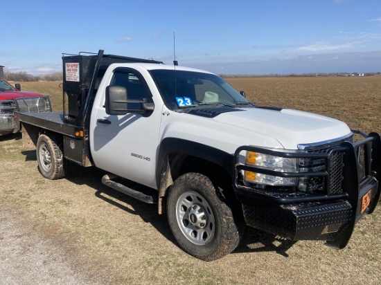 2011 Chevrolet 3500 Reg Cab Pickup 4x4 with Flat Bed and Trip Hopper Feeder â€“ 6.0 Gas