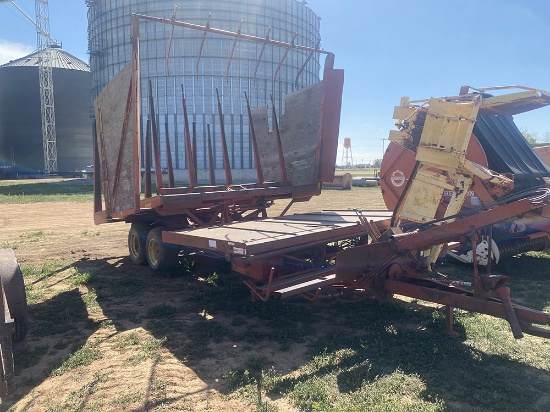 New Holland 1033 Bale Wagon