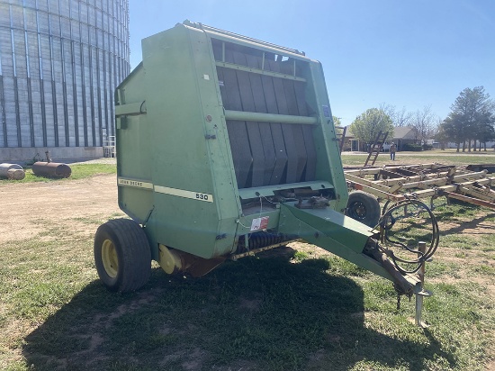 John Deere 530 Round Baler