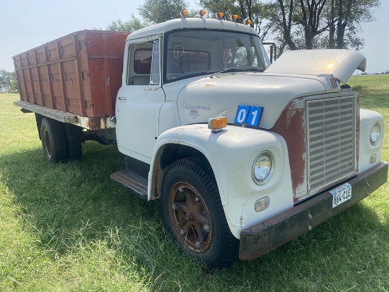 International 1600 Series Grain Truck, 16ft Bed and Hoist, Chevrolet Engine, 4+2 Trans, has title
