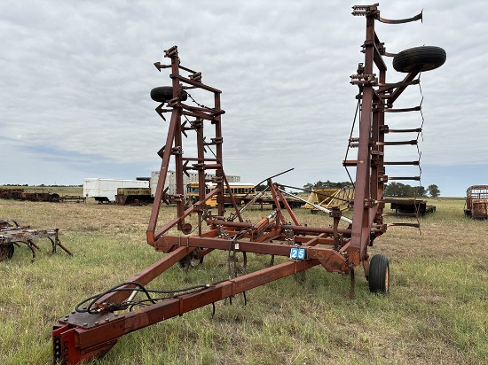 IHC Chisel Plow 32ft