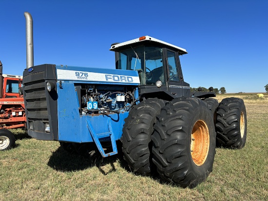 Versatile 976 Tractor 4x4 BareBack, 4 Remotes.- N/R