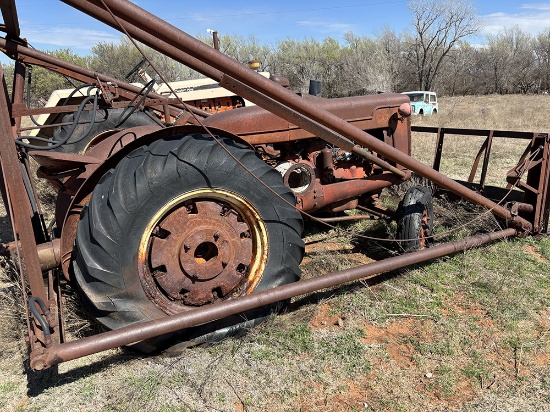 Super W6 IHC Tractor and Loader, not running
