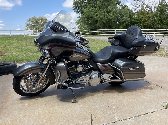 2016 Harley Davidson, Screamin Eagle- 14,800 miles showing