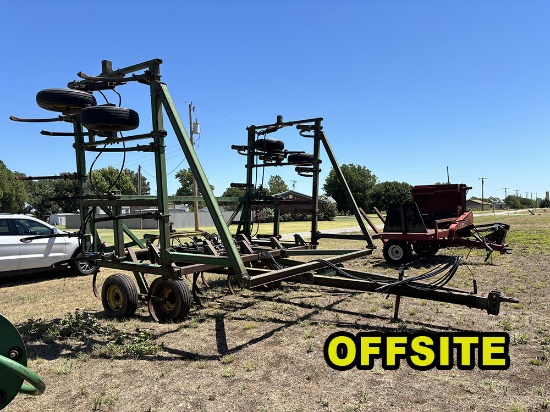 John Deere 1610 Chisel Plow, OFFSITE, 31 Shank