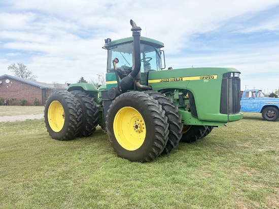 John Deere 9200 Tractor 4x4 Duals. Bareback, 3 Remotes, 6360 Hrs. Showing