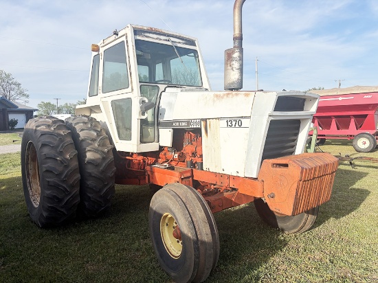 1370 Case Tractor Runs and Drives