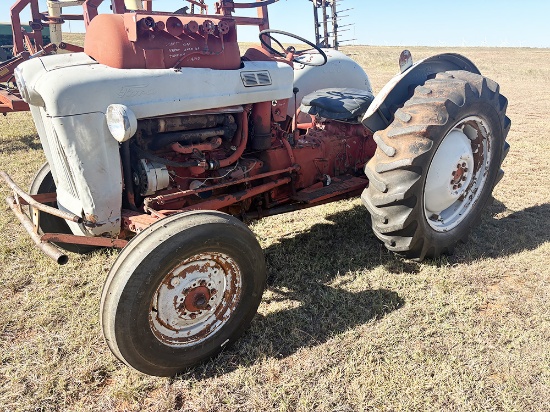 800 Ford Tractor, propane conversion, 3pt and PTO, Runs and Drives