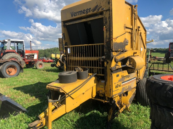 VERMEER ROUND BALER