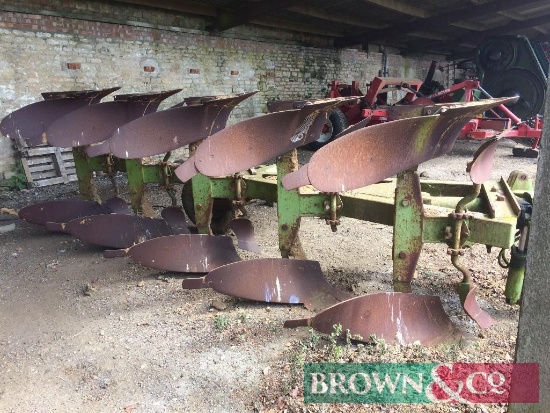 Dowdeswell DPD 2 - 5 furrow plough