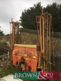 Kuhn boom fertiliser spreader