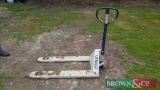 Crown manual hydraulic pallet trolley