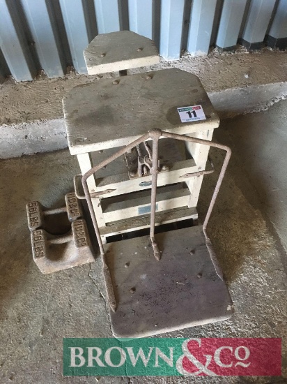 Potato sack weighing machine