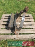 Case weight block on 3-point linkage frame
