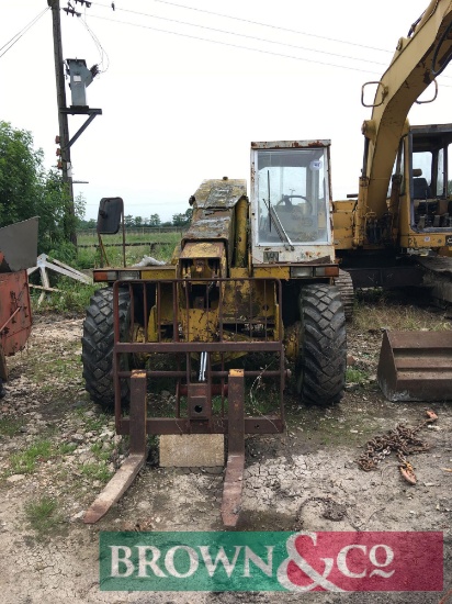 JCB 520 materials handler. Serial No: 23. Reg: VNU 9985. V5 in office. Non runner