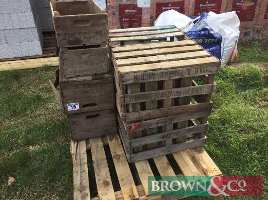 Quantity wooden vegetable boxes