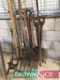 Quantity of various hand tools