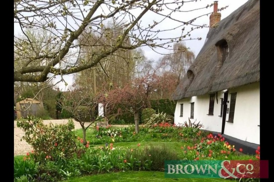2 Nights midweek off-peak self-catering Grade 2 listed thatched holiday cottage accommodation at