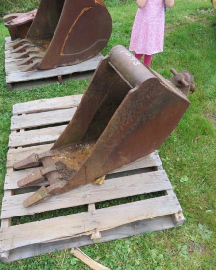 12" quick attach bucket