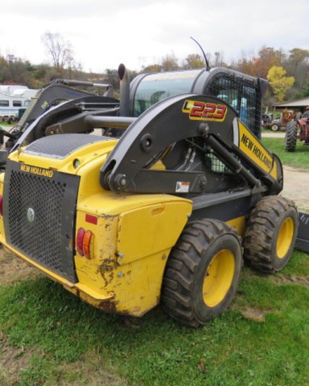 New Holland L223 skidsteer cab heat air 3105 hrs