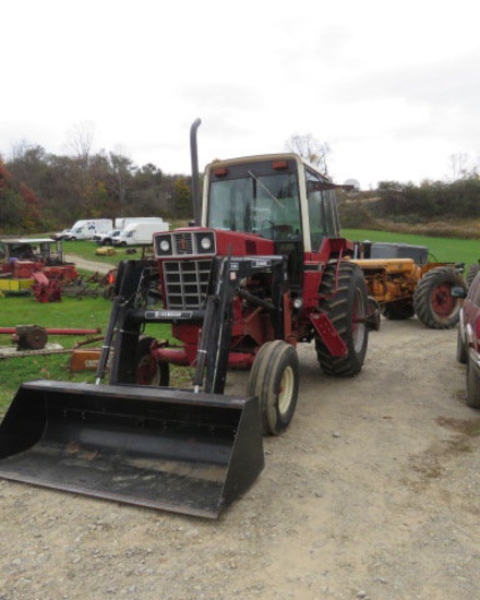 International 986 with cab heat air & Farmhand XL740 loader 7063hrs