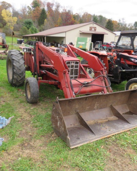 International 574 w/IH 2250 loader gas tractor 4295 hrs