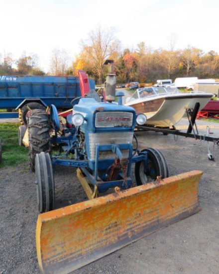 Ford 3000 with hydralulic blade & double ring chains