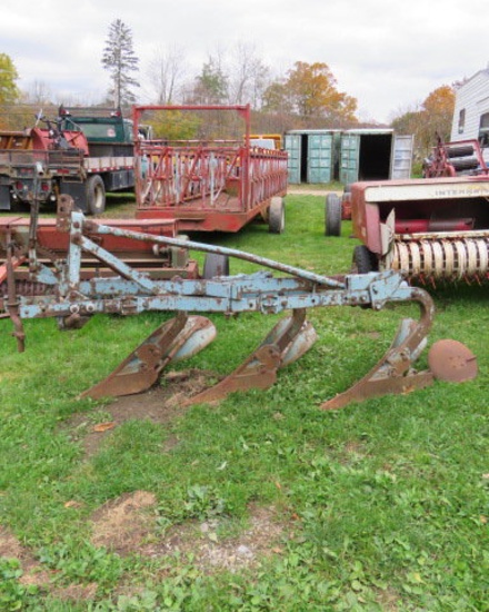 overland 3bottom plow