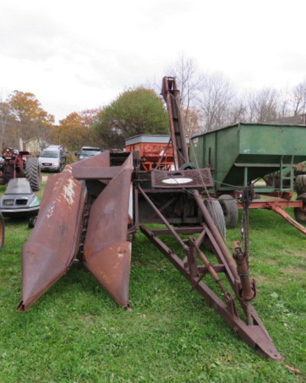 323 New Idea corn picker